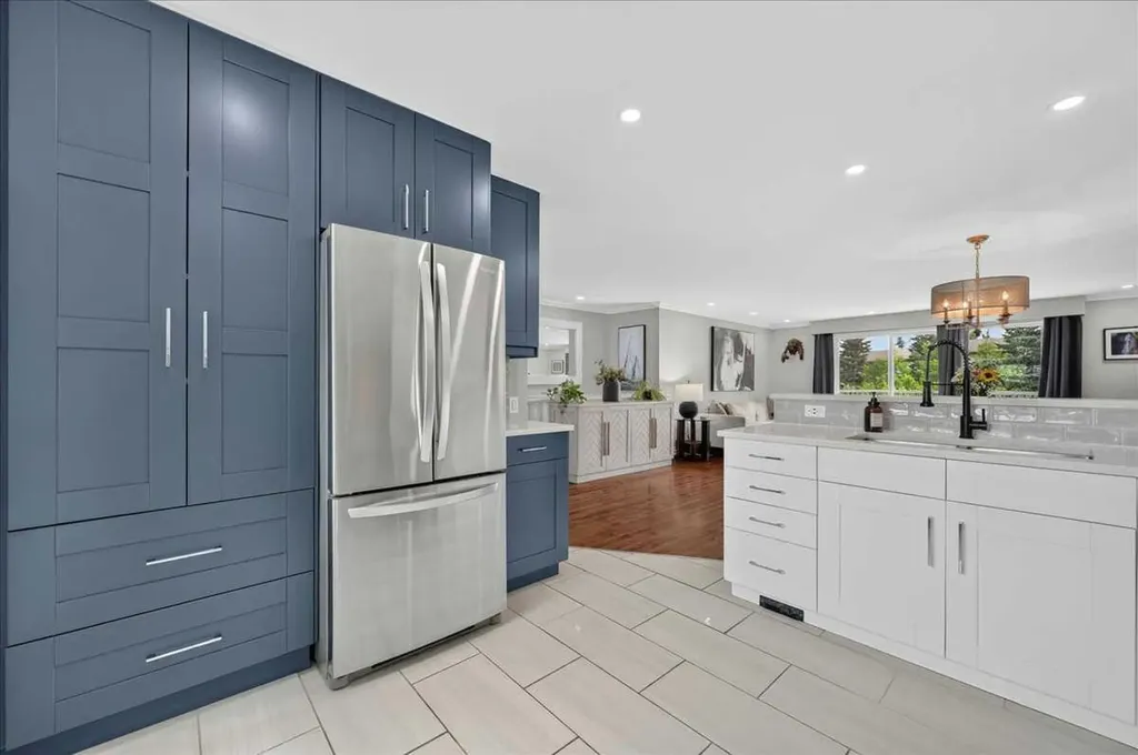 756 Strathcona Drive SW Calgary AB T3H 1S1