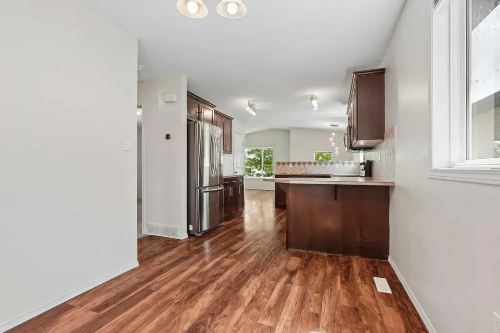 136 Mt Sundance Crescent W Lethbridge AB T1J 0L4