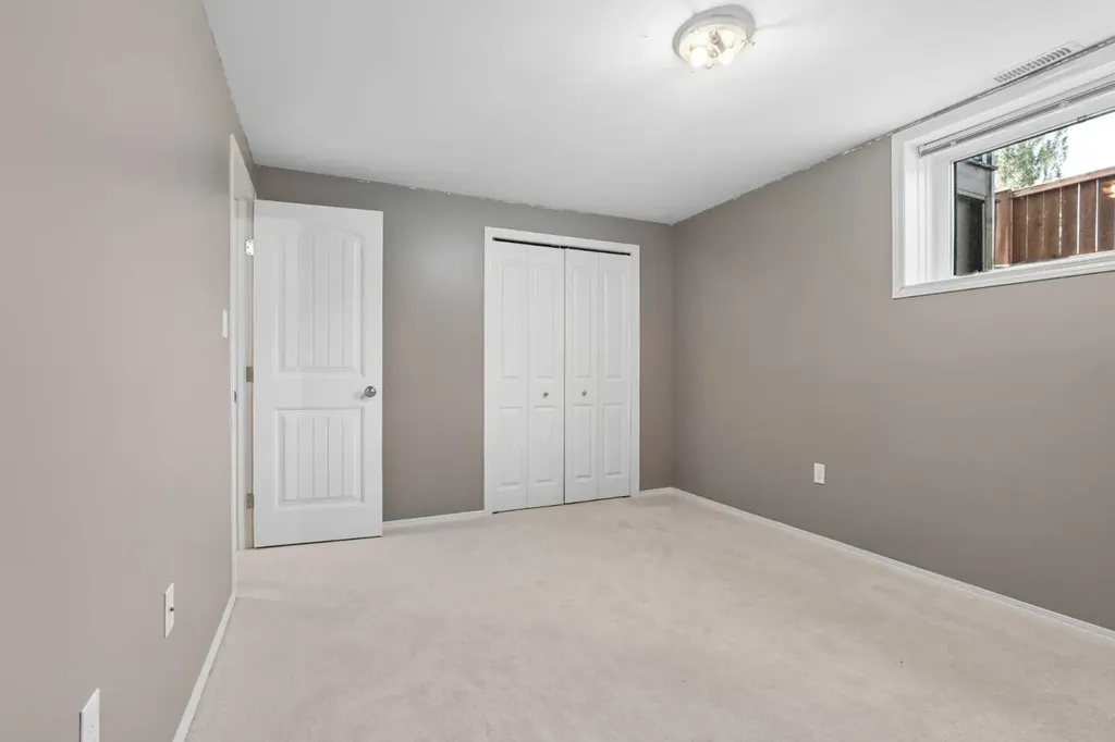 136 Mt Sundance Crescent W Lethbridge AB T1J 0L4