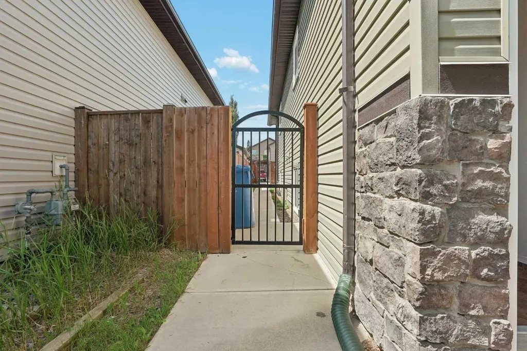 136 Mt Sundance Crescent W Lethbridge AB T1J 0L4