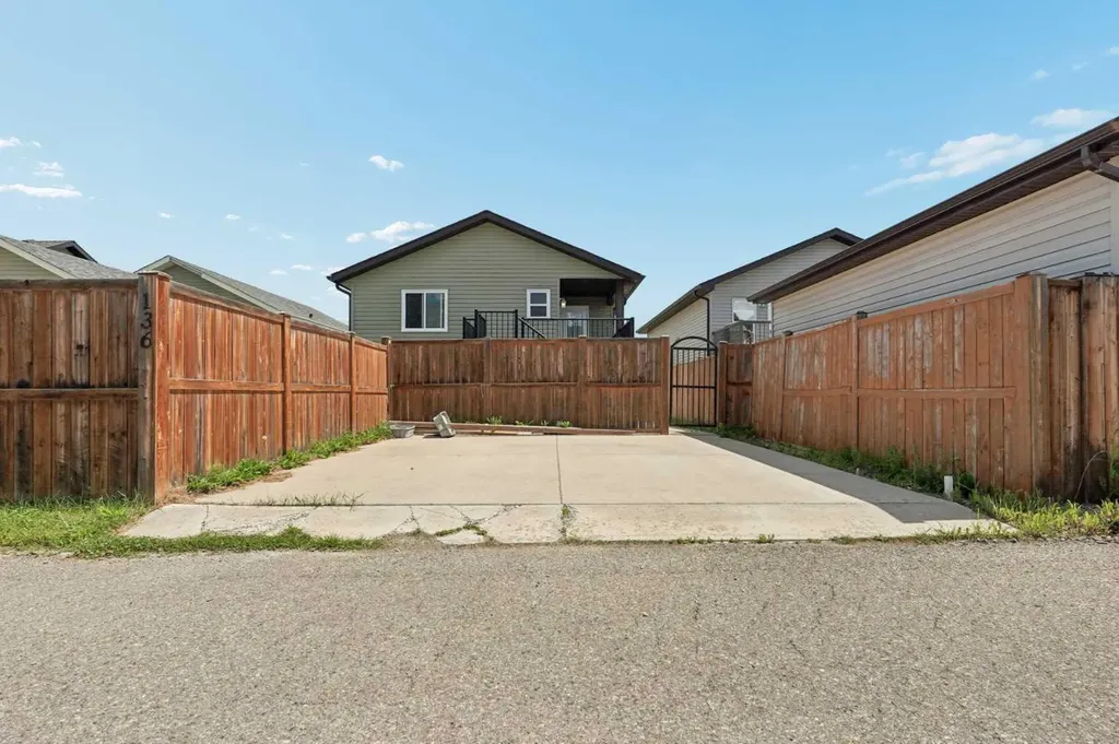 136 Mt Sundance Crescent W Lethbridge AB T1J 0L4