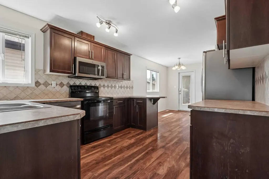 136 Mt Sundance Crescent W Lethbridge AB T1J 0L4