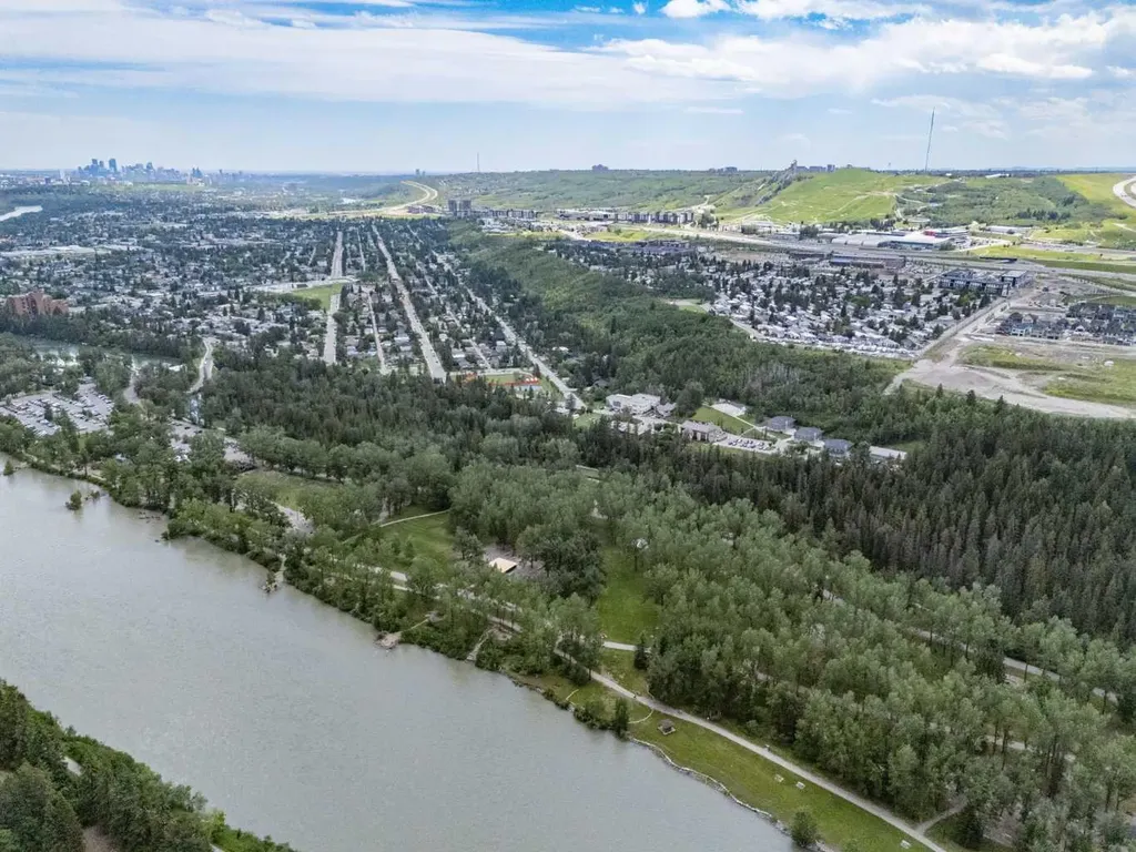 116 Greenwich Heath NW Calgary AB T3B 6P2