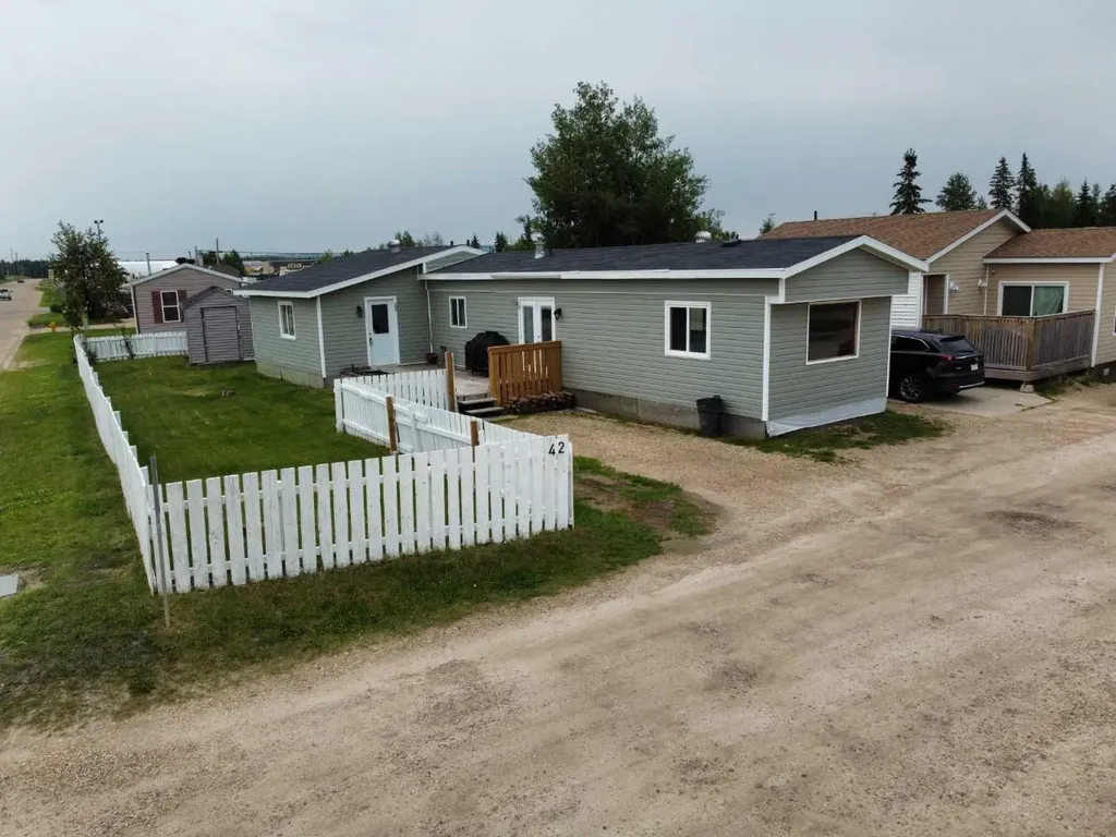 42 Evergreen Crescent Whitecourt AB T7S 1J2