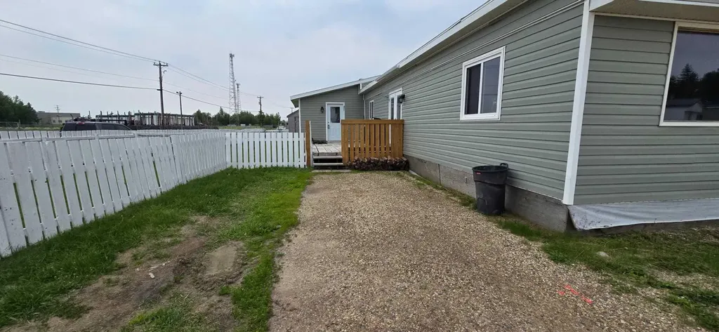 42 Evergreen Crescent Whitecourt AB T7S 1J2