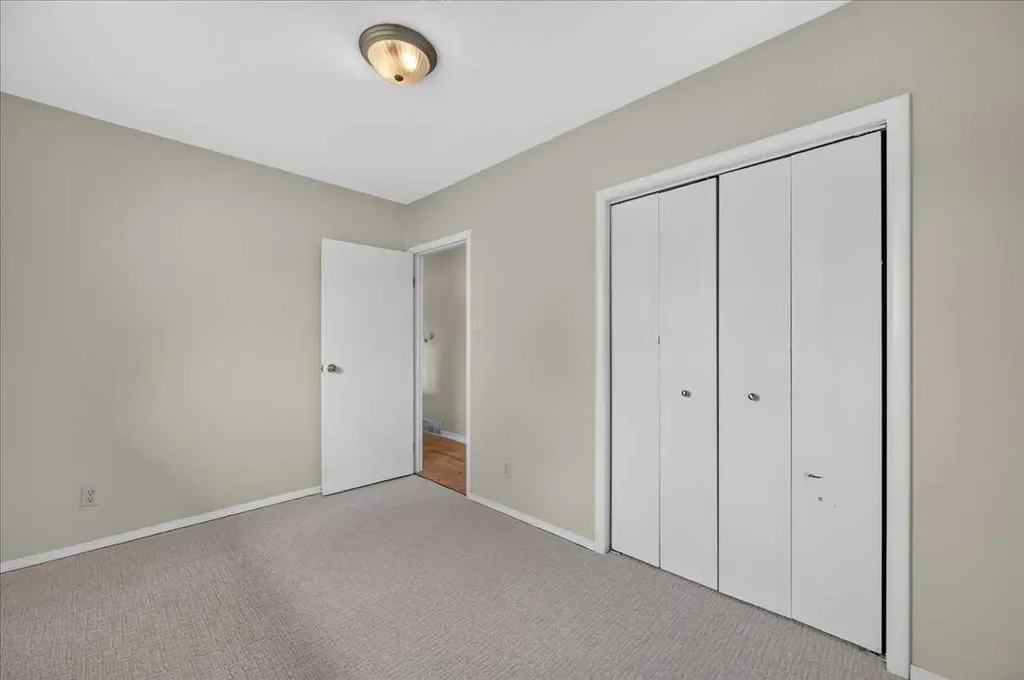 7804 34 Avenue NW Calgary AB T3B 1P3