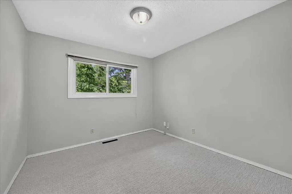 7804 34 Avenue NW Calgary AB T3B 1P3