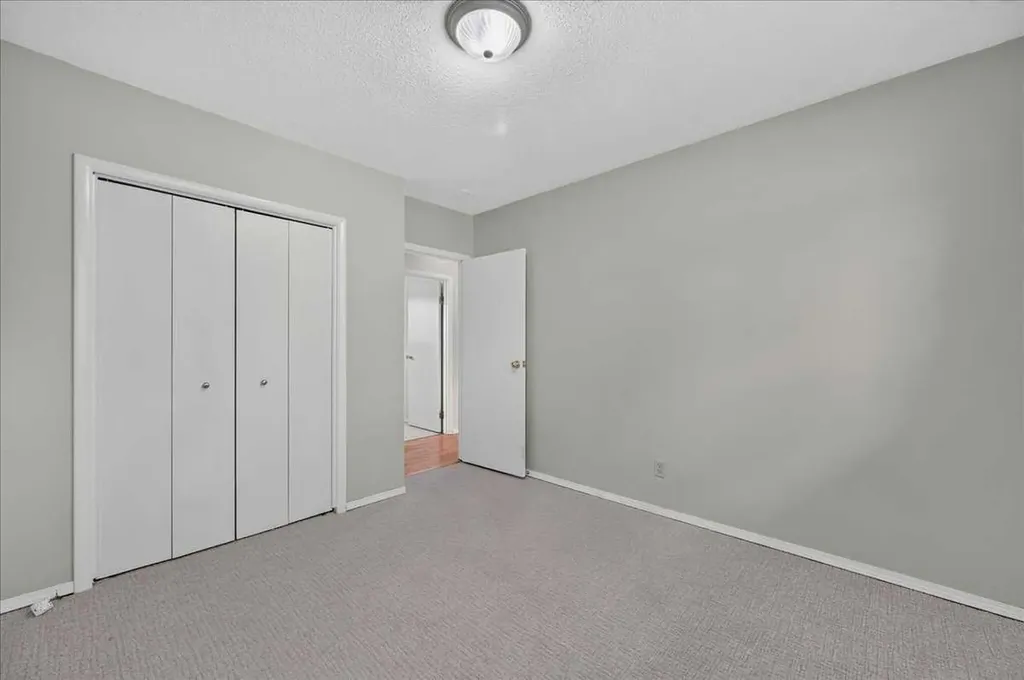 7804 34 Avenue NW Calgary AB T3B 1P3