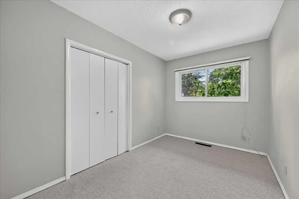 7804 34 Avenue NW Calgary AB T3B 1P3