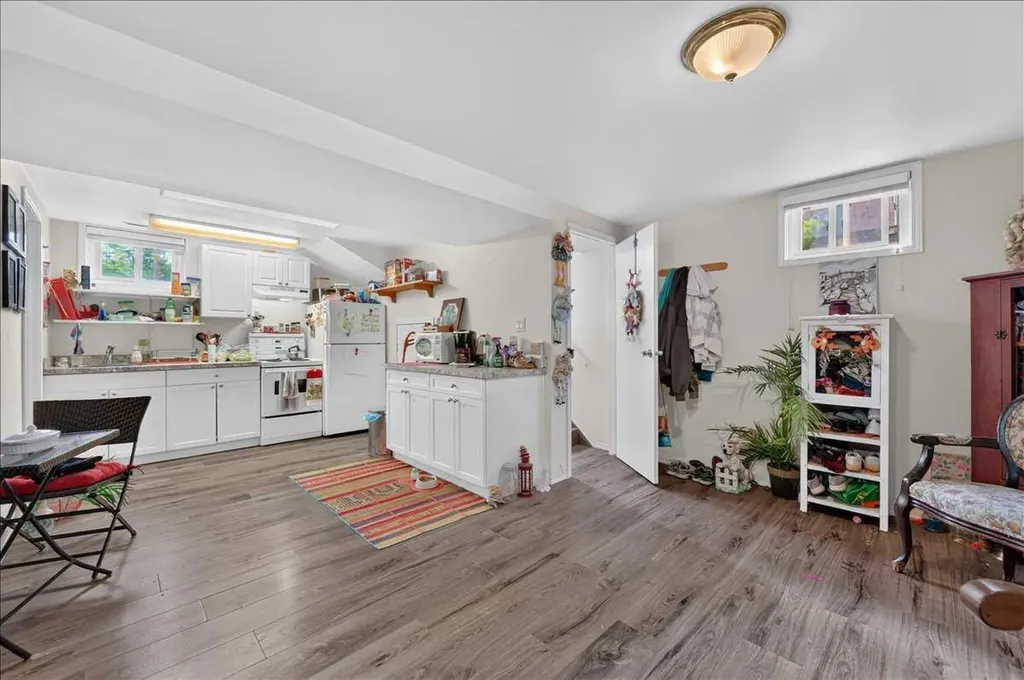 7804 34 Avenue NW Calgary AB T3B 1P3