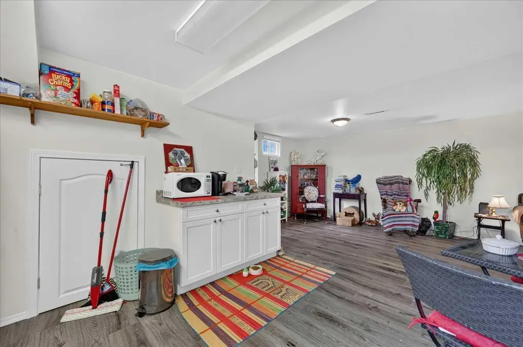 7804 34 Avenue NW Calgary AB T3B 1P3
