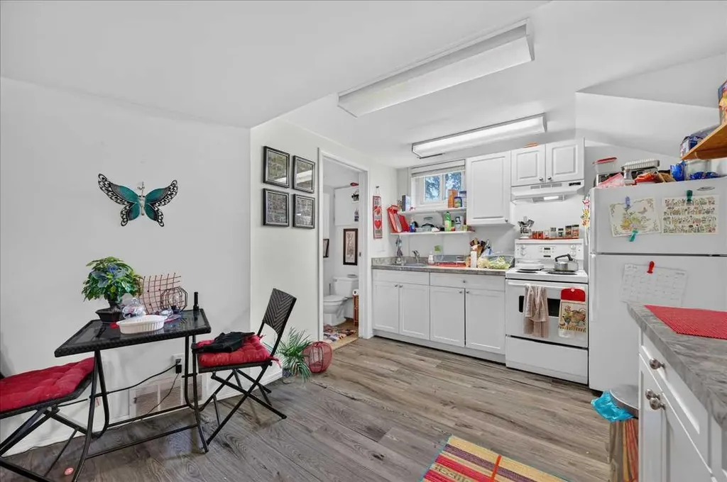 7804 34 Avenue NW Calgary AB T3B 1P3