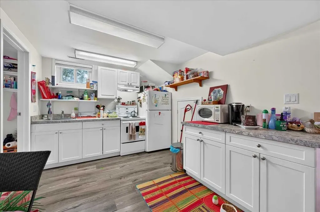 7804 34 Avenue NW Calgary AB T3B 1P3