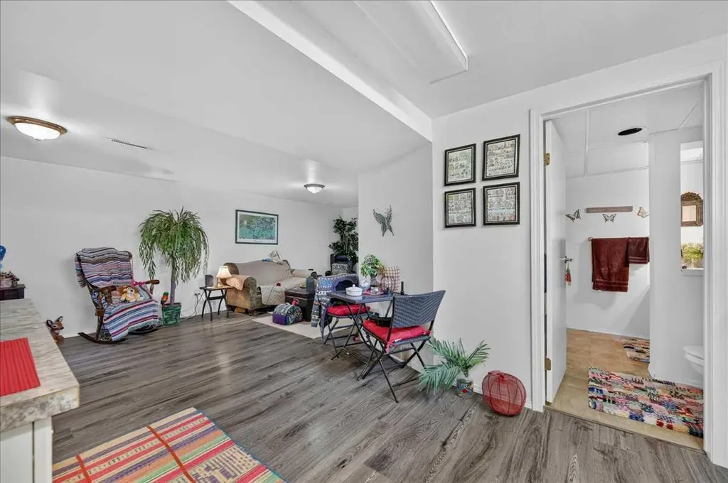 7804 34 Avenue NW Calgary AB T3B 1P3