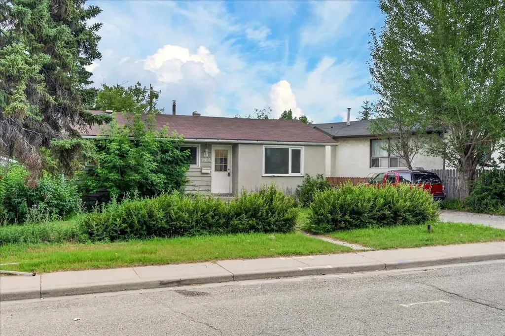 7804 34 Avenue NW Calgary AB T3B 1P3