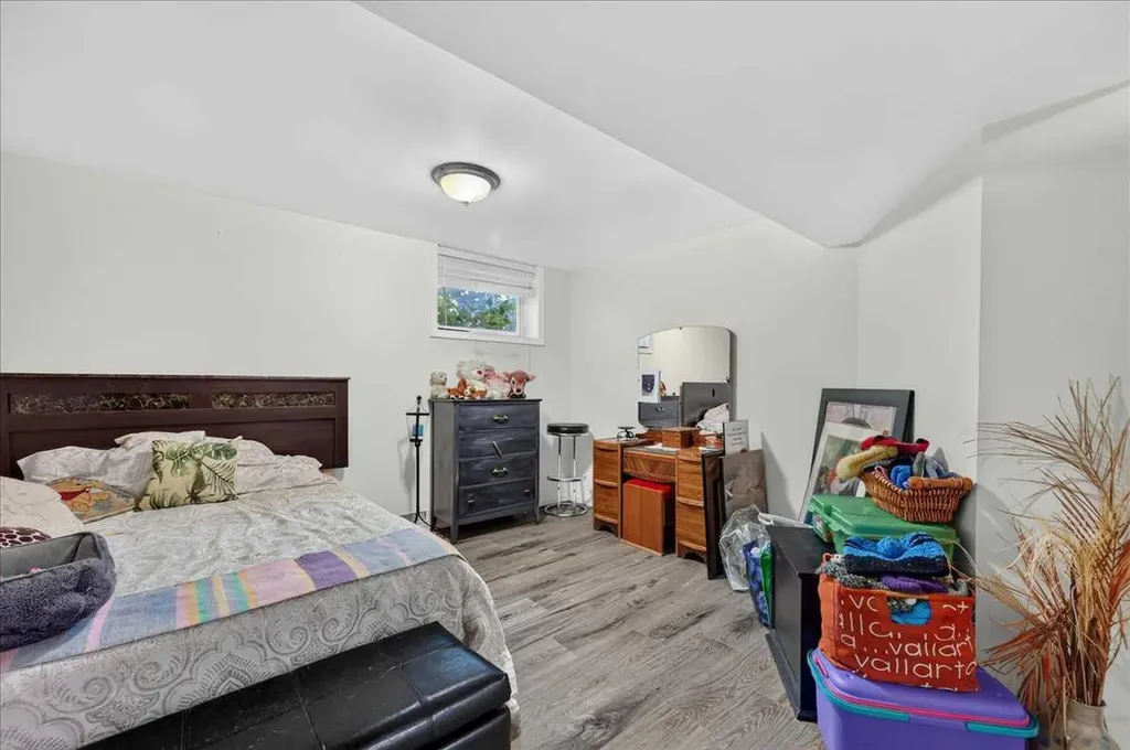7804 34 Avenue NW Calgary AB T3B 1P3