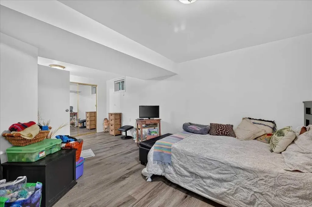 7804 34 Avenue NW Calgary AB T3B 1P3
