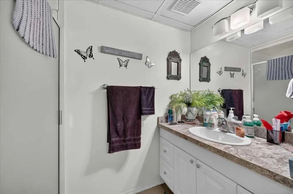 7804 34 Avenue NW Calgary AB T3B 1P3