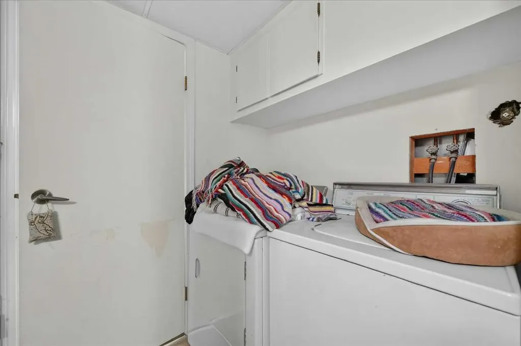 7804 34 Avenue NW Calgary AB T3B 1P3
