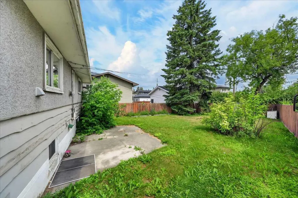 7804 34 Avenue NW Calgary AB T3B 1P3