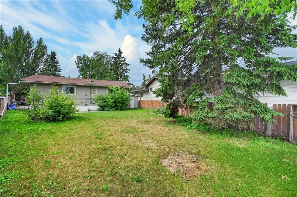 7804 34 Avenue NW Calgary AB T3B 1P3