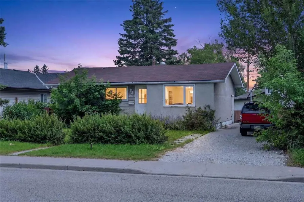 7804 34 Avenue NW Calgary AB T3B 1P3
