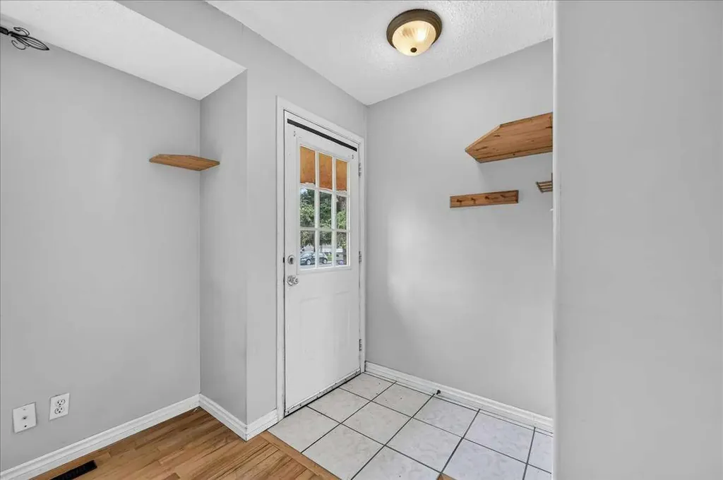 7804 34 Avenue NW Calgary AB T3B 1P3