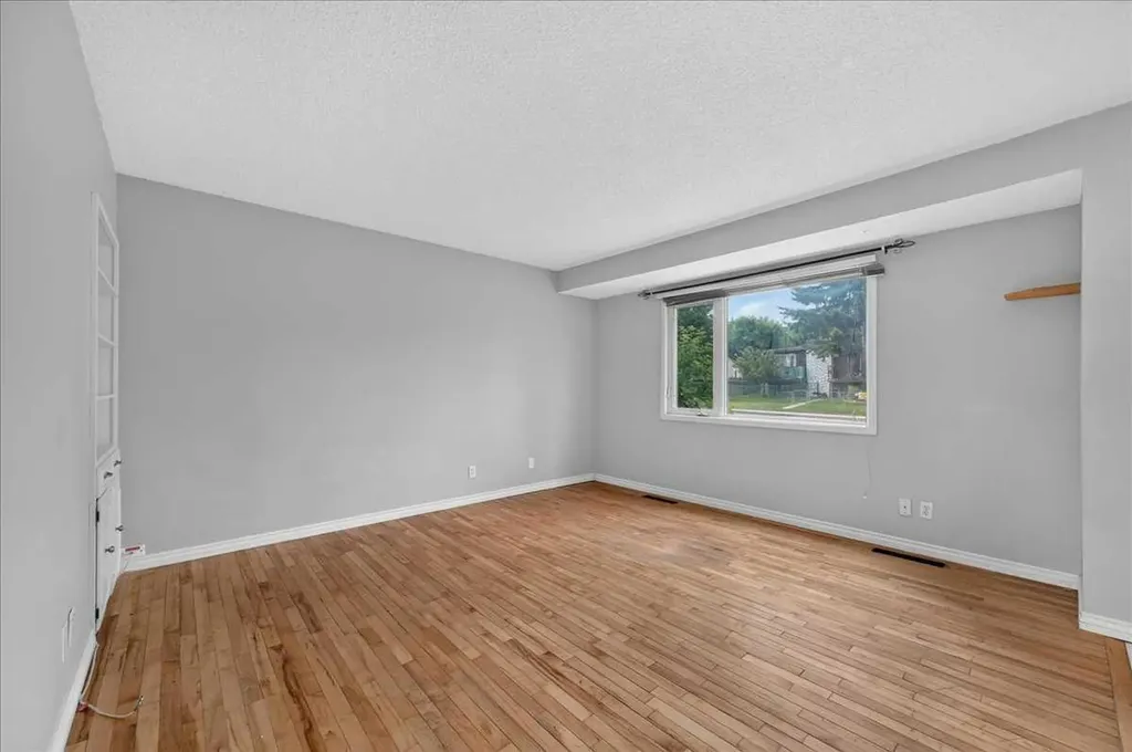 7804 34 Avenue NW Calgary AB T3B 1P3