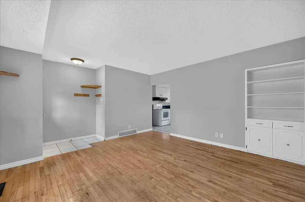 7804 34 Avenue NW Calgary AB T3B 1P3