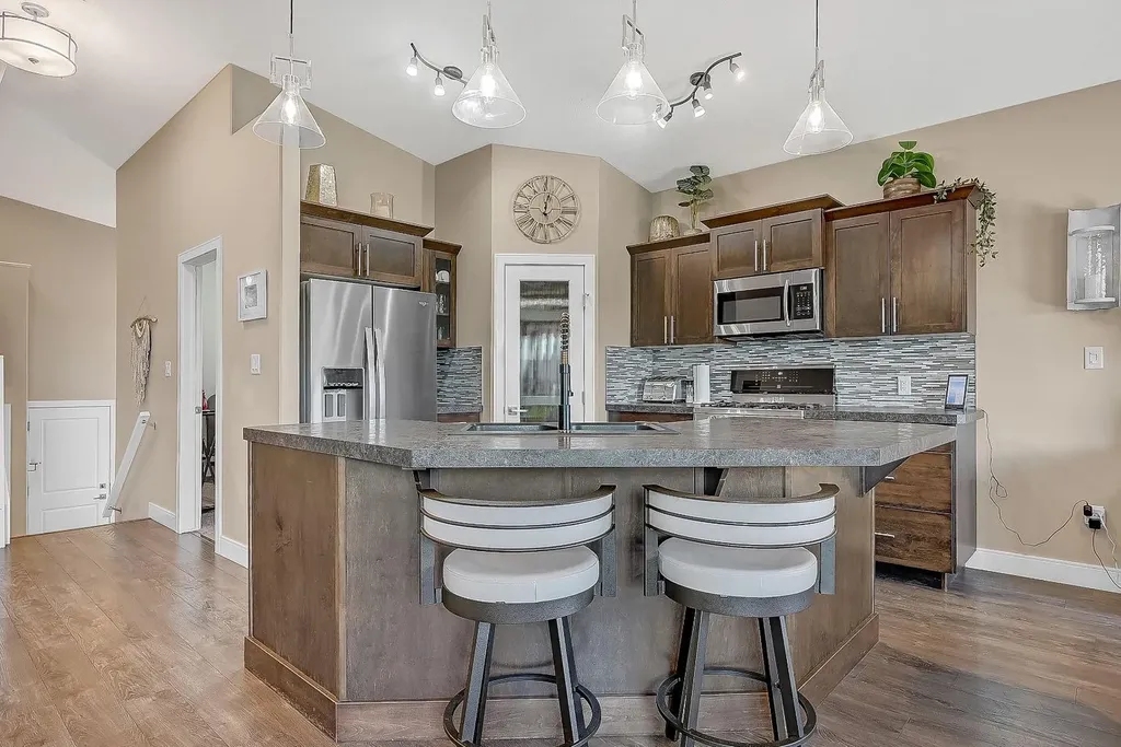 9513 88 Street Grande Prairie AB T8X 0N3