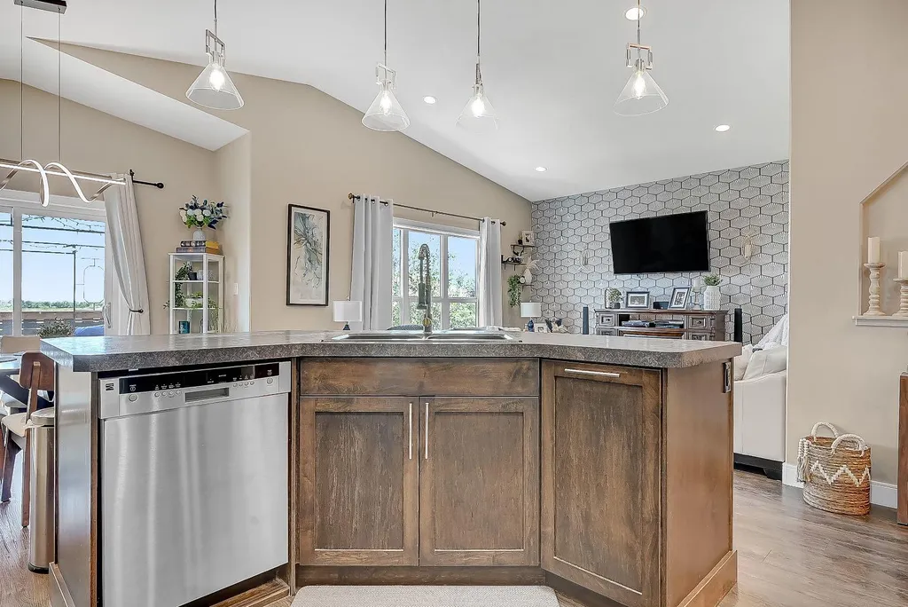 9513 88 Street Grande Prairie AB T8X 0N3