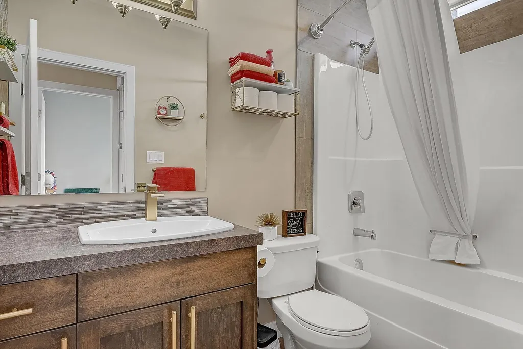9513 88 Street Grande Prairie AB T8X 0N3