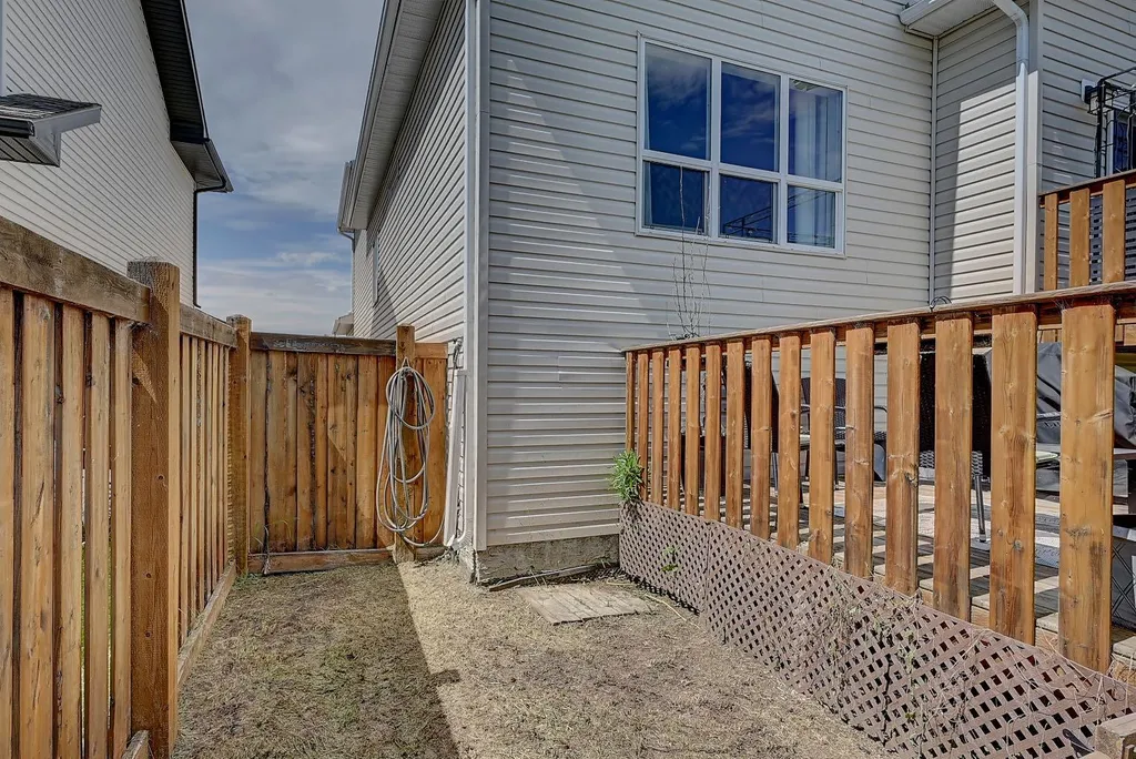9513 88 Street Grande Prairie AB T8X 0N3