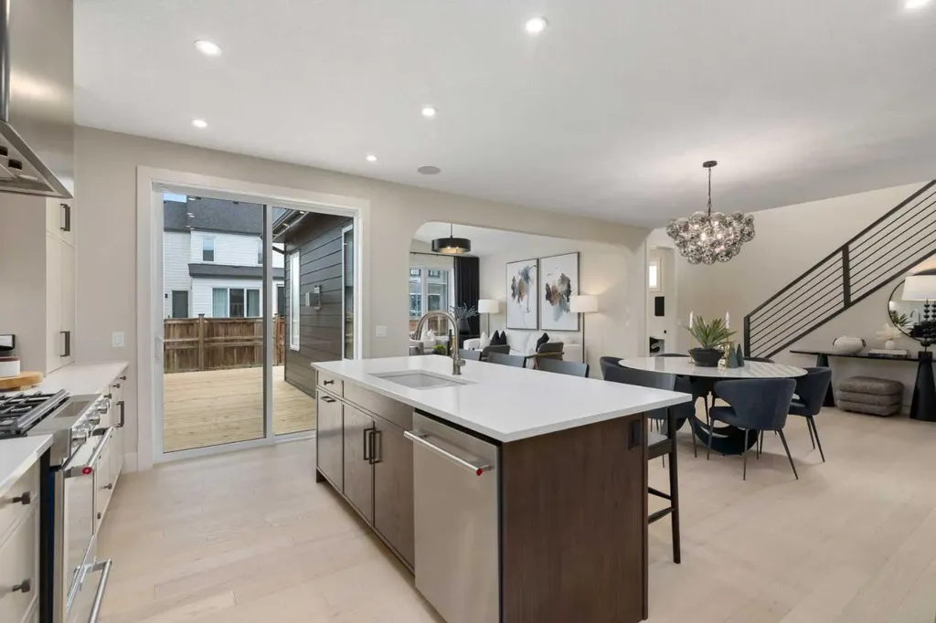 364 Greenwich Drive NW Calgary AB T3B 6P4