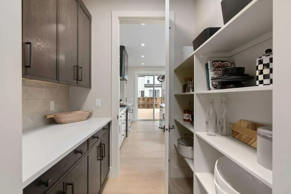 364 Greenwich Drive NW Calgary AB T3B 6P4