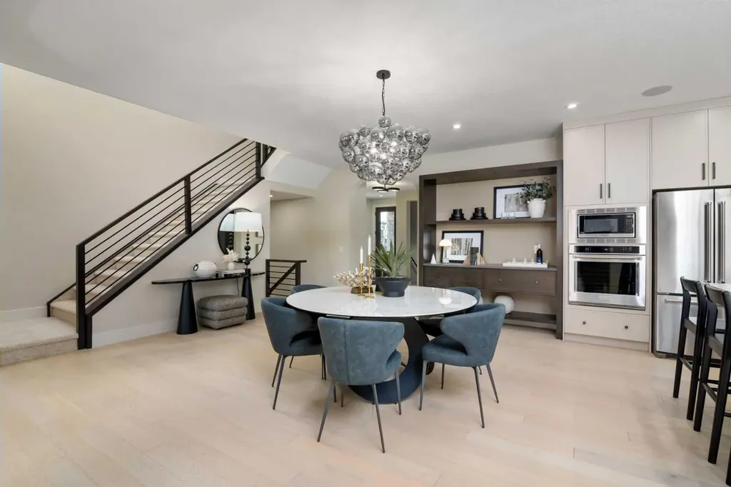 364 Greenwich Drive NW Calgary AB T3B 6P4