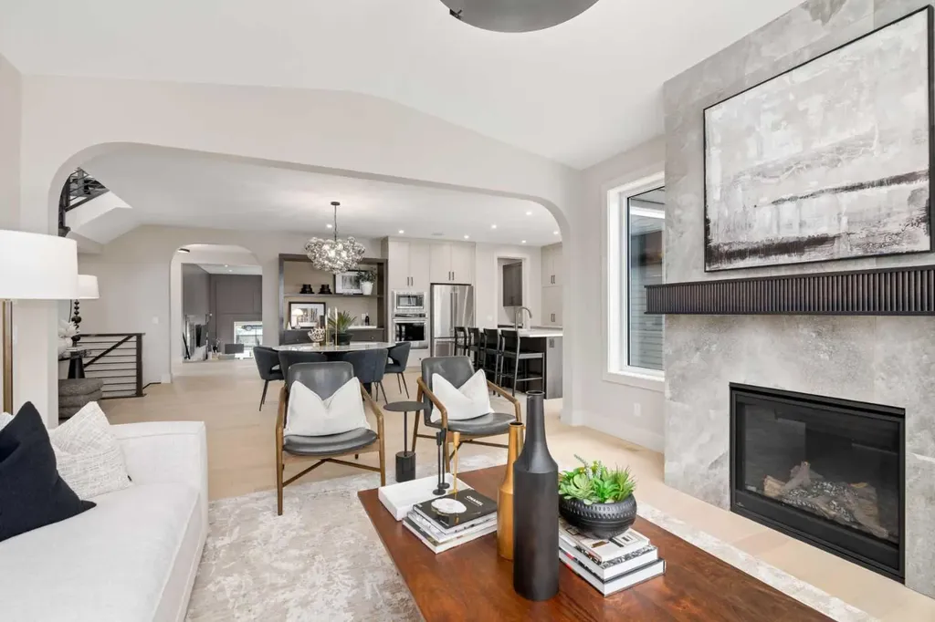364 Greenwich Drive NW Calgary AB T3B 6P4
