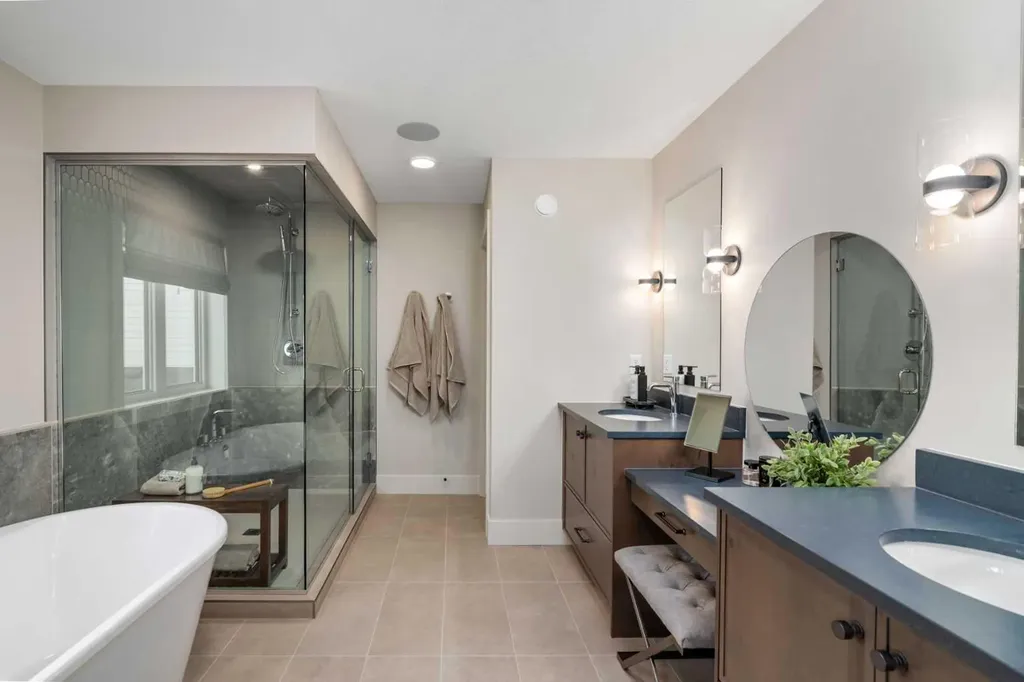 364 Greenwich Drive NW Calgary AB T3B 6P4
