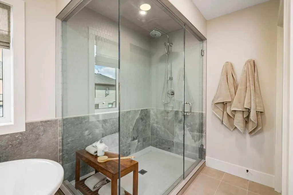 364 Greenwich Drive NW Calgary AB T3B 6P4
