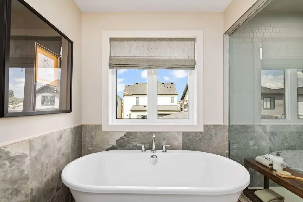364 Greenwich Drive NW Calgary AB T3B 6P4