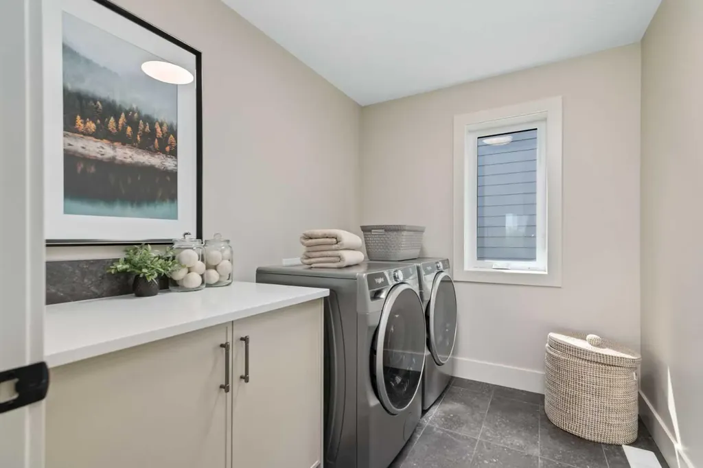 364 Greenwich Drive NW Calgary AB T3B 6P4