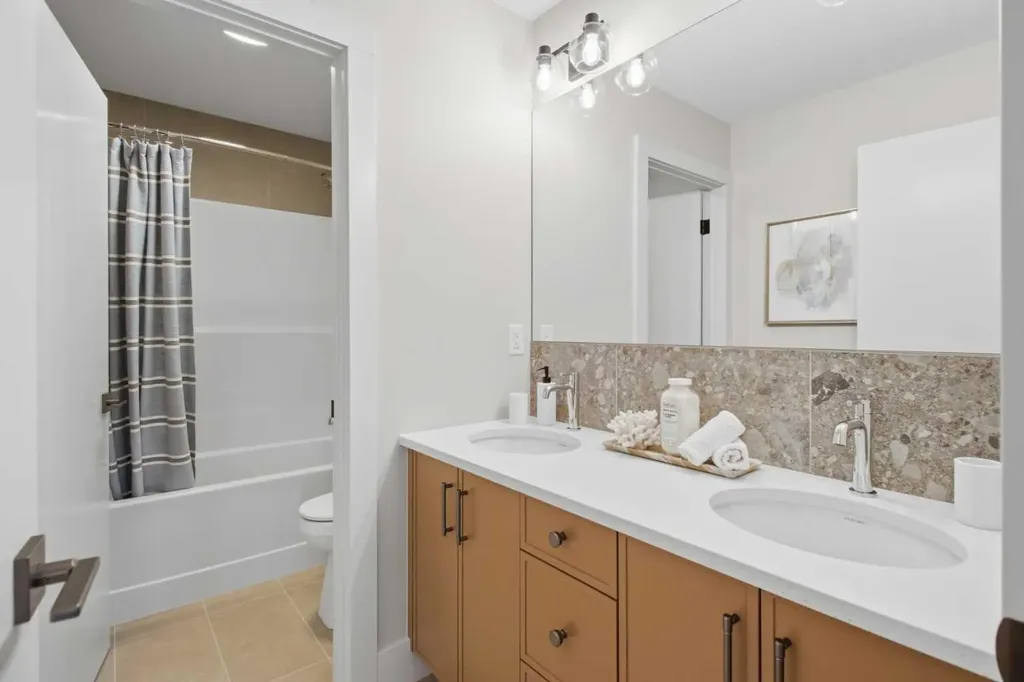 364 Greenwich Drive NW Calgary AB T3B 6P4