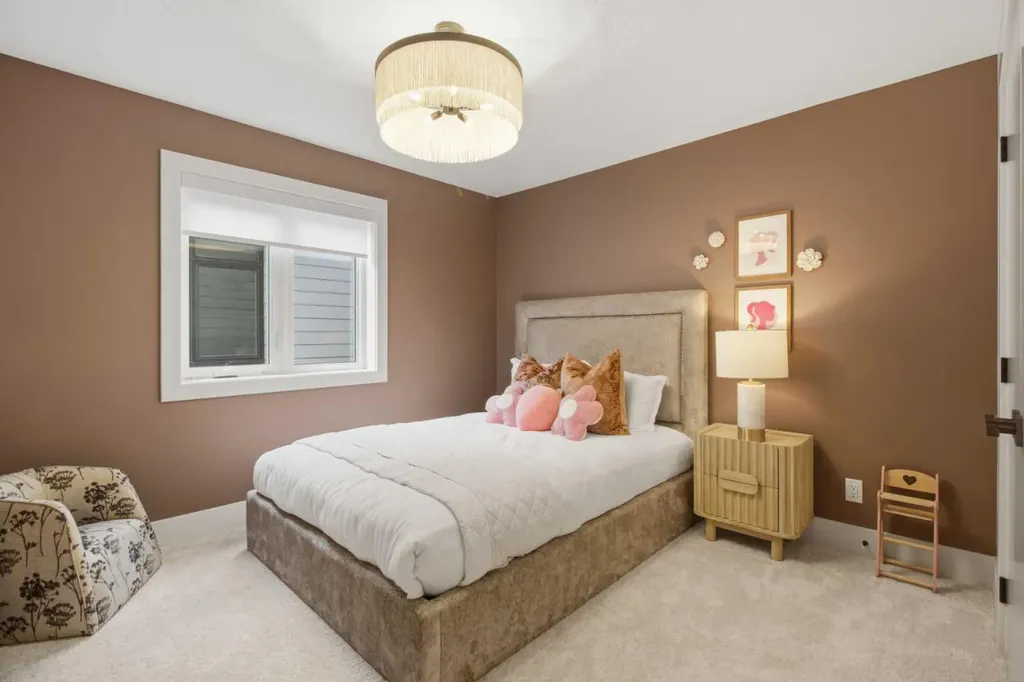 364 Greenwich Drive NW Calgary AB T3B 6P4