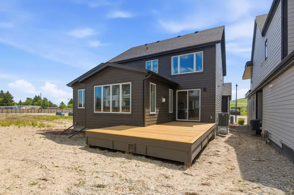 364 Greenwich Drive NW Calgary AB T3B 6P4
