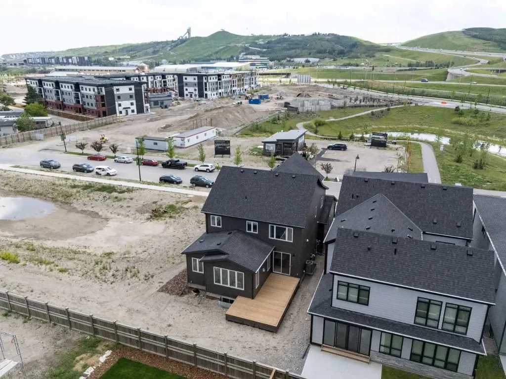 364 Greenwich Drive NW Calgary AB T3B 6P4