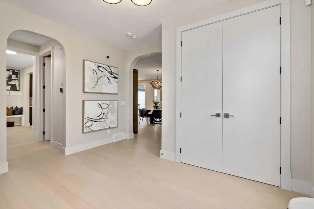 364 Greenwich Drive NW Calgary AB T3B 6P4