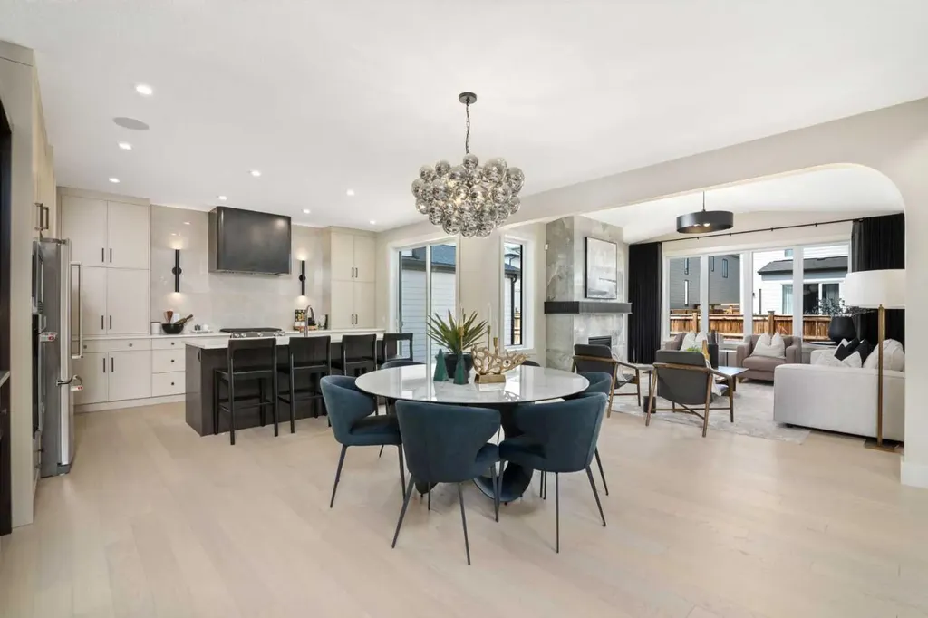 364 Greenwich Drive NW Calgary AB T3B 6P4