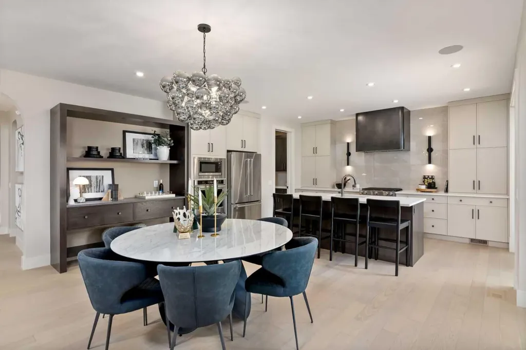 364 Greenwich Drive NW Calgary AB T3B 6P4
