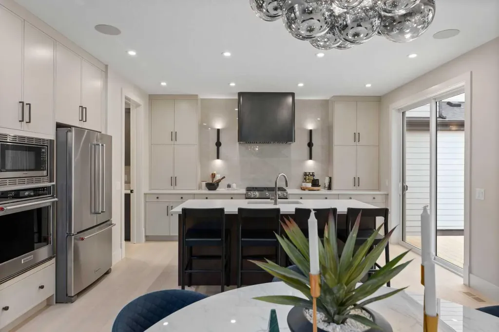 364 Greenwich Drive NW Calgary AB T3B 6P4