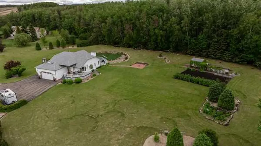 26110 Highway 11 Rural Red Deer County AB T4E1C2